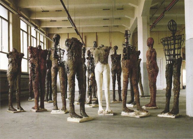 17. Plastiken Aufstellung im Atelier