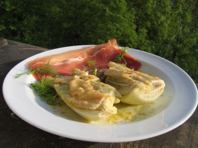 Fenchel einfach zubereiten und mit Parmesan überbacken ist ein feines Sommergericht.