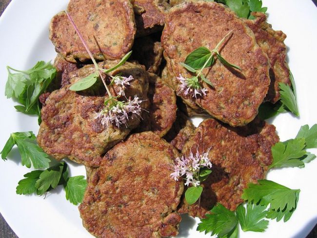 Hähnchenleber - Bulette leicht locker luftig ist ein leichtes Essen und kann auch kalt ein Genuss sein.