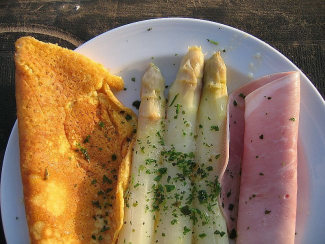 Pfannküchle – Spargel – lecker Schinken