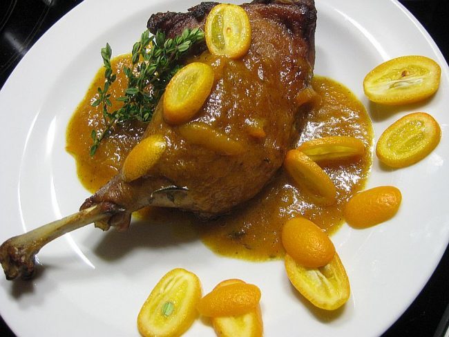 Besondere Ente Canard a l` orange – Geschmorte Enten – Beine ist ein mediterranes Gericht.
