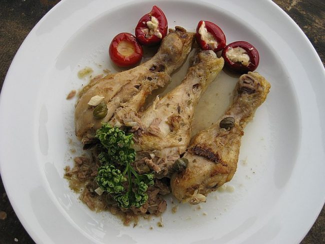 Hähnchenbeinchen in Tunfisch