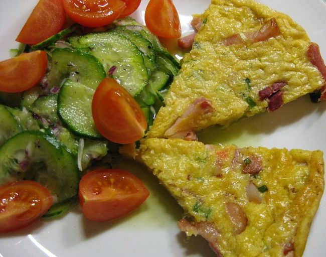 Speckeierkuchen mit Frühlingszwiebel