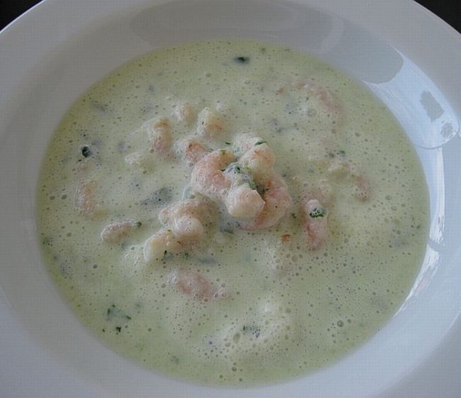 Zucchini-Basilikum Suppe kalt