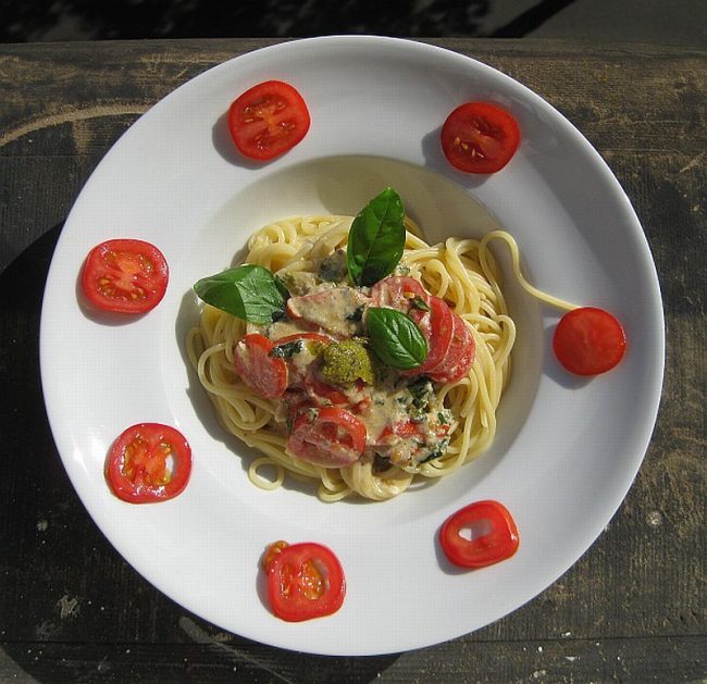 Spagetti mit Gorgonzolasauce und Tomaten