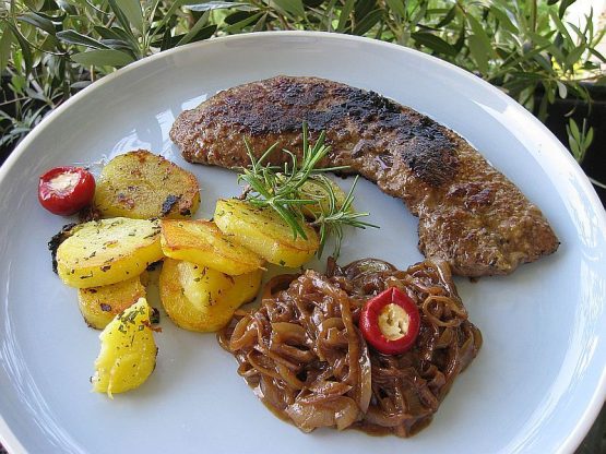 Rinderleber mit Balsamico-Honig-Zwiebeln