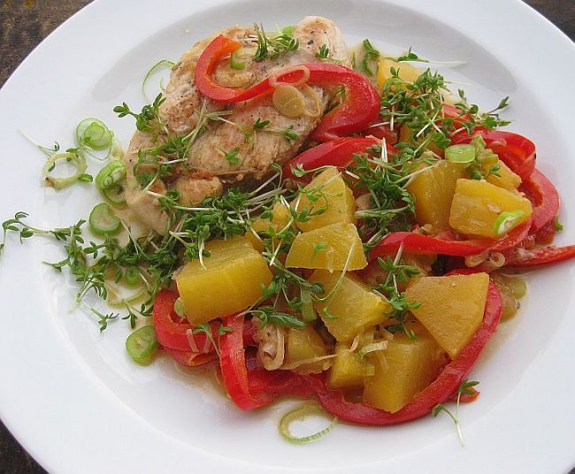 Spaghettikürbis und Paprika ist ein leichtes Herbstessen