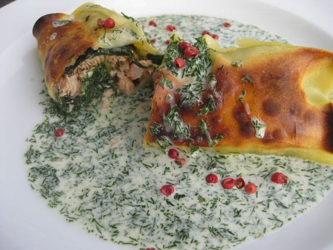 Cannelloni mit Lachsfüllung sehen nicht nur gut aus, sondern schmecken auch hervorragend.