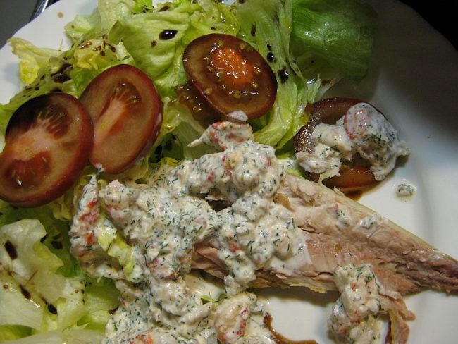 Salat mit Räucherfischquartett Salat mit Räucherfischquartett