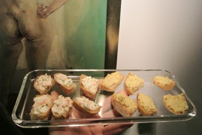 Lachstartar und Artischockenpaste