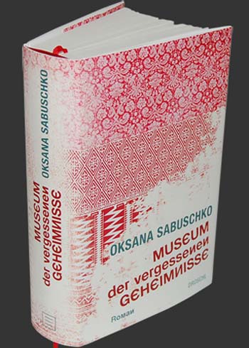 Das Museum der vergessenen Geheimnisse ist ein Roman von Oksana Sabuschko über die Geschichte der Ukraine.