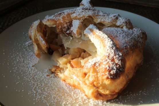 Die Weihnachtliche Apfeltasche ist mit Zimt gewürzt und hellt die Stimmung auf.