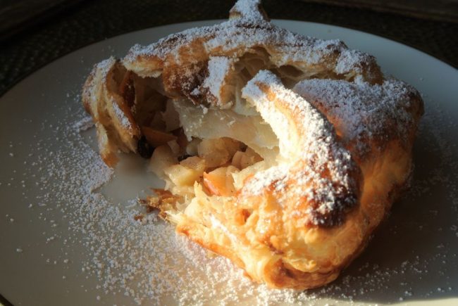 Weihnachtliche Apfeltasche Die Weihnachtliche Apfeltasche ist mit Zimt gewürzt und hellt die Stimmung auf.