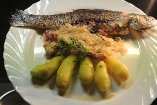Forelle mit Sauerkraut und La Ratte ist ein Rezept aus dem Elsass