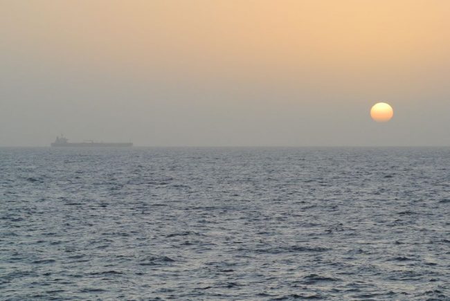 Das Bleiwasser im Piratengebiet im Arabischen Meer wirkt bedrohlich.