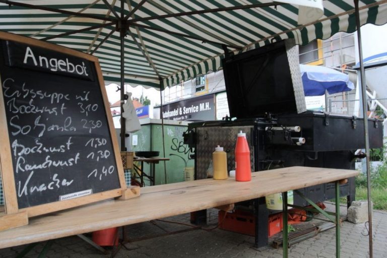 Schwerter zu Suppentöpfen und an dieser Feldküche gab es die besten Eintöpfe von Leipzig.
