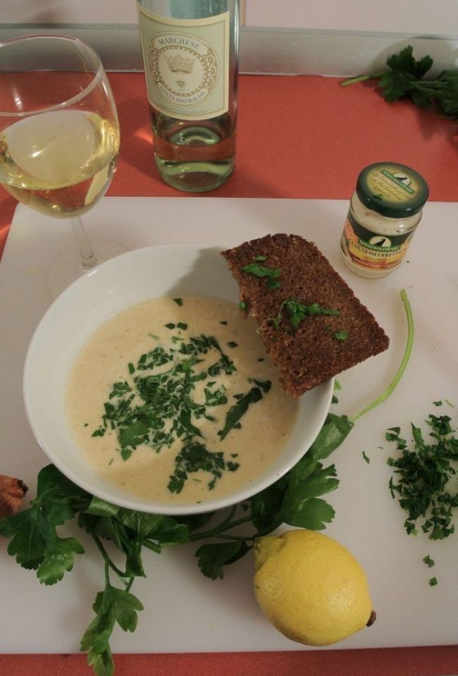 Suppe vom geräucherten Heilbutt