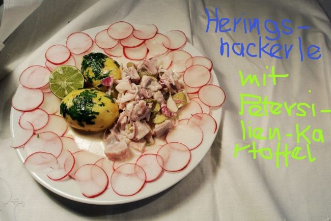 Heringshackerle ist ein Gericht aus Polen oder Vorpommern. Frisch zubereitet sehr schmackhaft mit Pellkartoffeln.