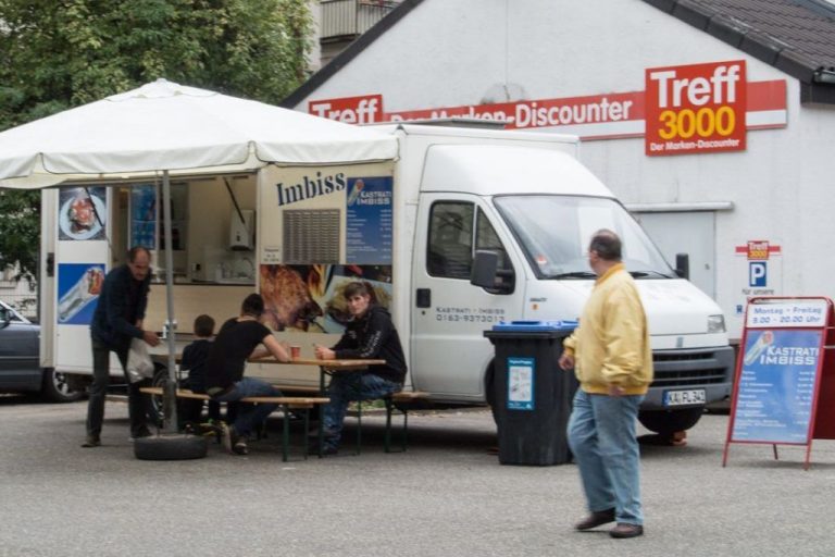 Imbiss Kastrati macht alles frisch und ist günstig.