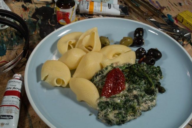 Überbackener Spinat mit Parmesan ist köstlich und lässt sich schnell zubereiten.