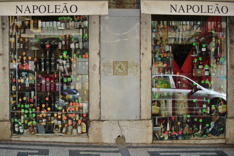Eine unterschätzte Industrie Eine unterschätzte Industrie und Spirituosengeschaft in Lissabon haben etwas miteinender zu tun.