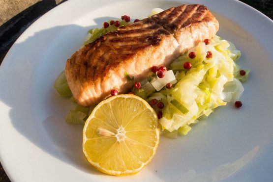 Lachs und Lauch passt sehr gut zusammen. Ein leichtes Gericht für lockere Tage.