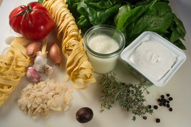 Pasta mit Babyspinat und Ziegenkäse