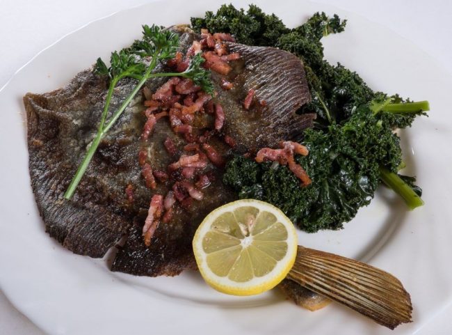 Scholle mit Grünkohl auf norddeutsche Art