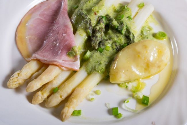 Soße aus grünem Spargel