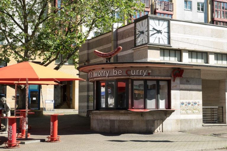 Don't Worry Be Curry hat bis 5 Uhr geöffnet