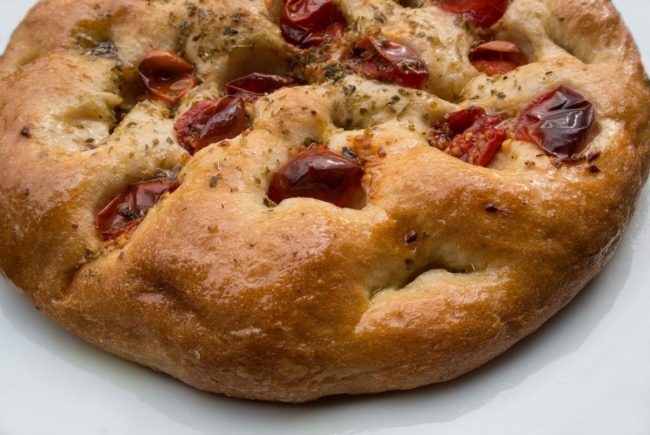 Focaccia mit Tomaten