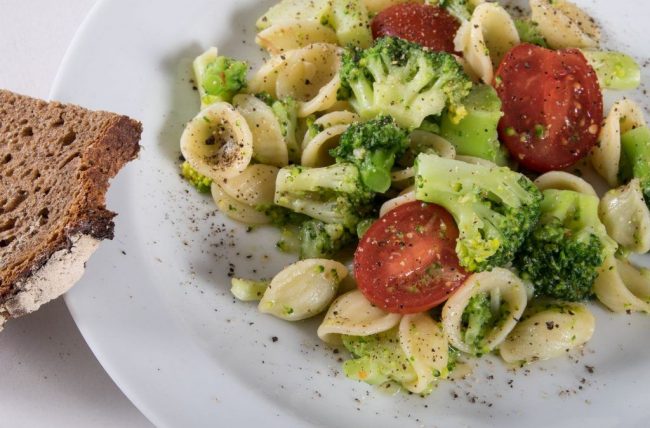 Das vegane Rezept mit Brokkoli und Öhrchennudeln Das vegane Rezept mit Brokkoli und Öhrchennudeln