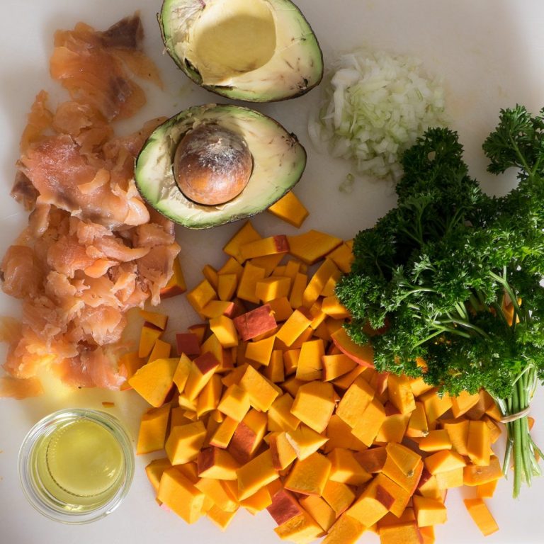 Kürbis – Avocado Cremesuppe mit Lachs | Einfaches Kürbisrezept Kürbis – Avocado Cremesuppe mit Lachs | Einfaches Kürbisrezept
