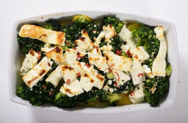 Brokkoliauflauf mit Schafkäse und Chili Brokkoliauflauf mit Schafkäse und Chili