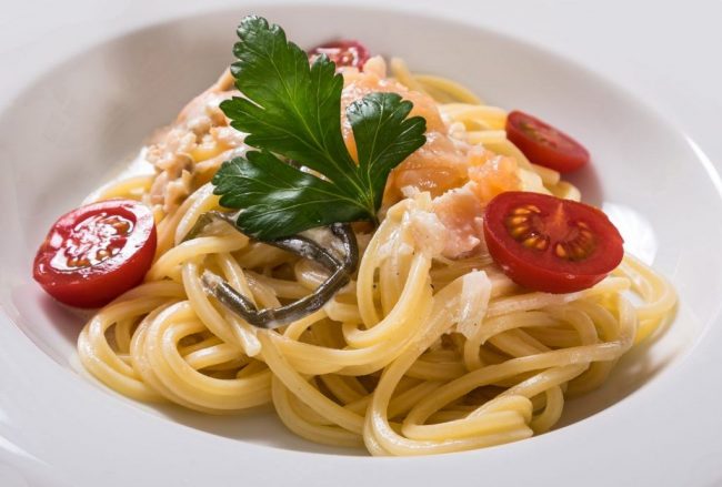 Leichte Spaghetti mit gebeitztem Lachs