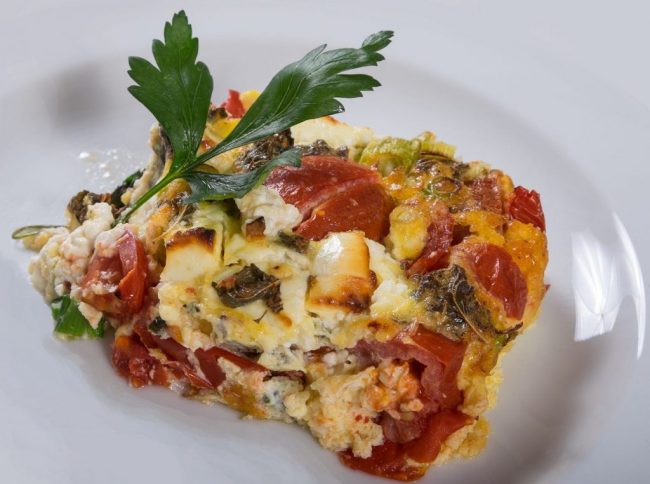 Mediterraner Eierauflauf mit Schafskäse