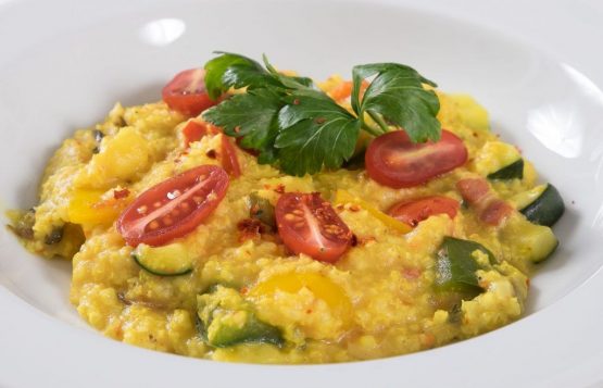 Wie schmeckt Hirsebrei mit Gemüse