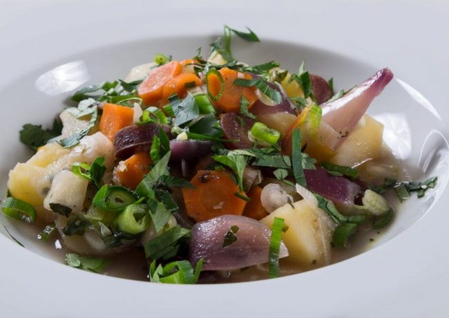 Kartoffeleintopf mit bunten Möhren