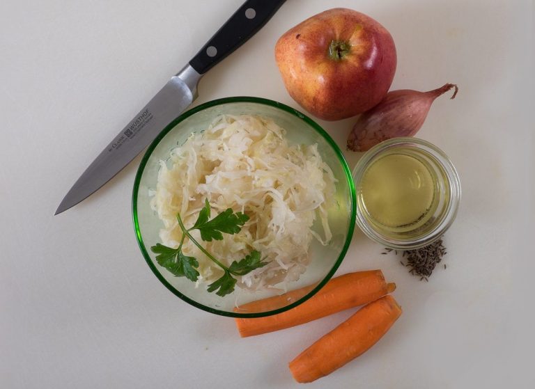 Kassler im Kartoffelmantel mit Sauerkrautsalat | Ein sächsisches Rezept