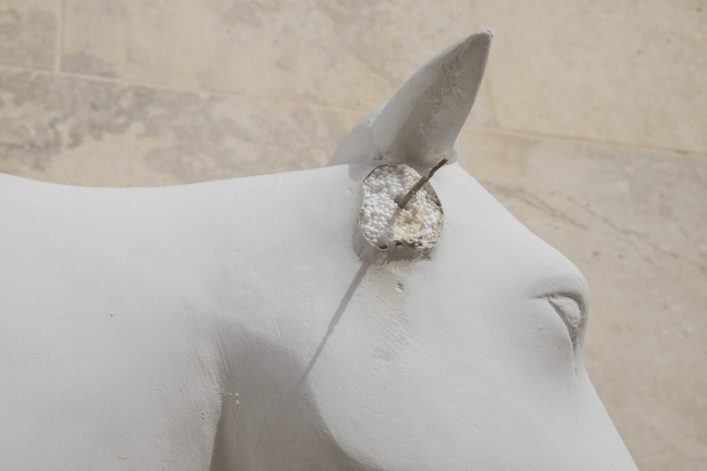 Die-Kunstfasade-bröckelt