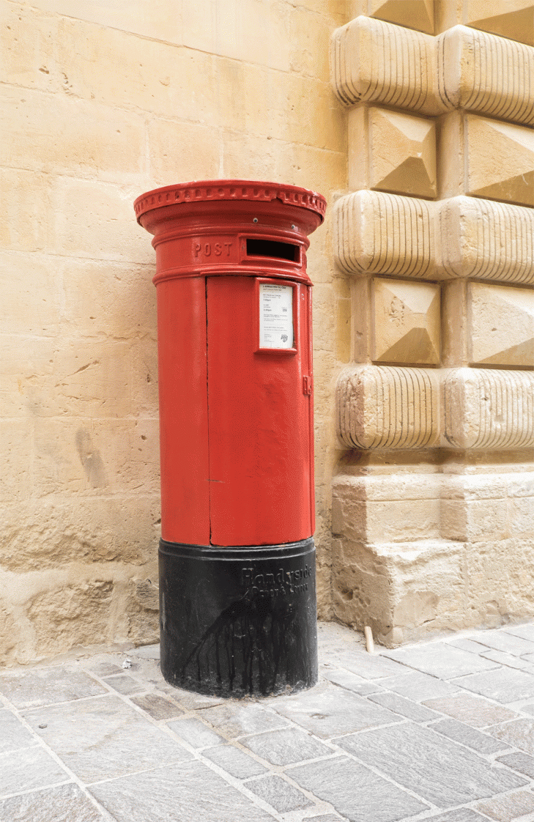Einfache-Form-große-Kunst-Briefkasten