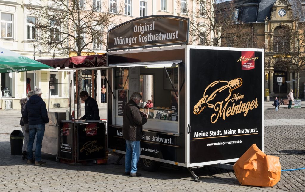 Meininger Heimatwurst ist ein Teil von Thüringen. Auch in dieser Stadt geht es darum, wer die schmackhafteste Bratwurst anbietet.