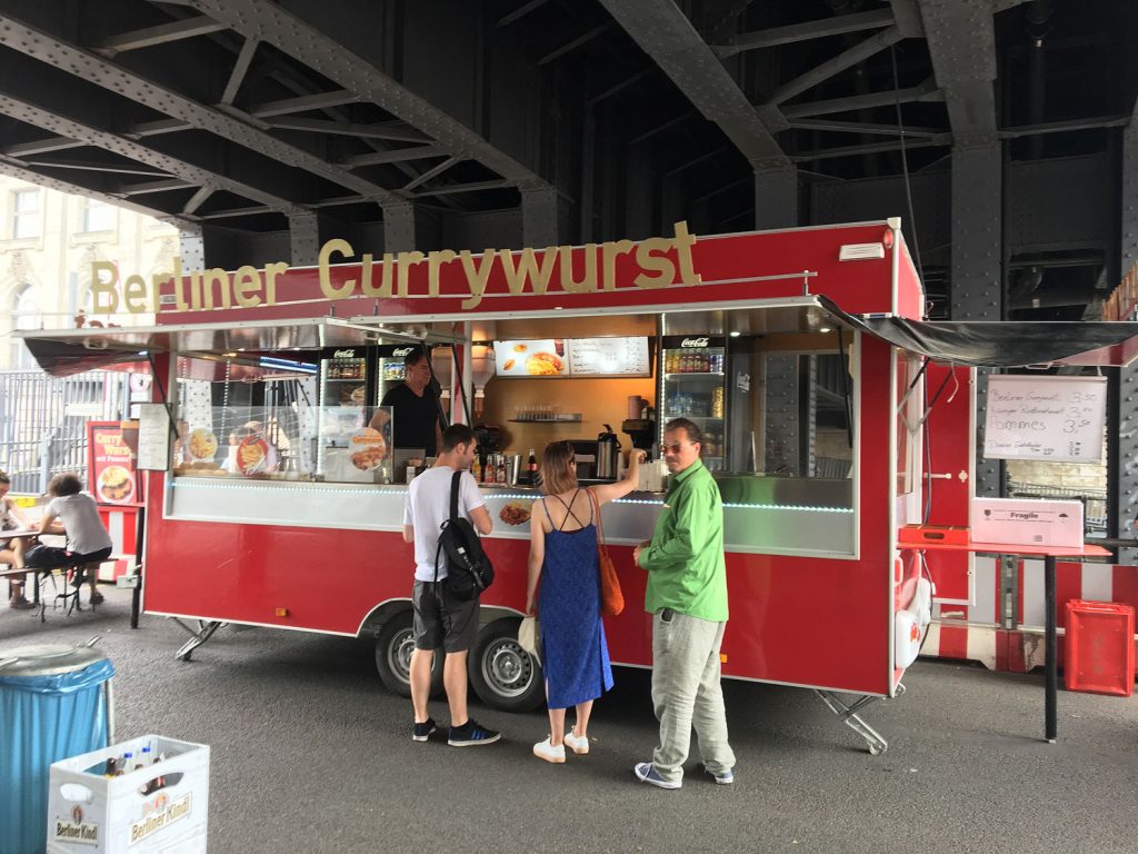 Museumsinsel mit Berliner Currywurst - ein Testessen