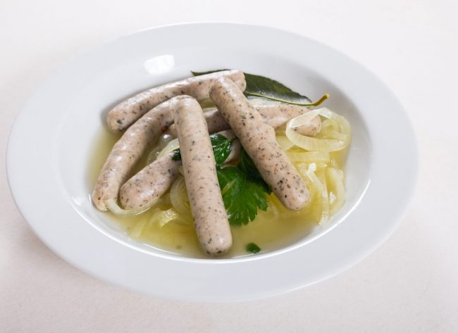 Saure oder blaue Zipfel sind Nürnberger Bartwürste