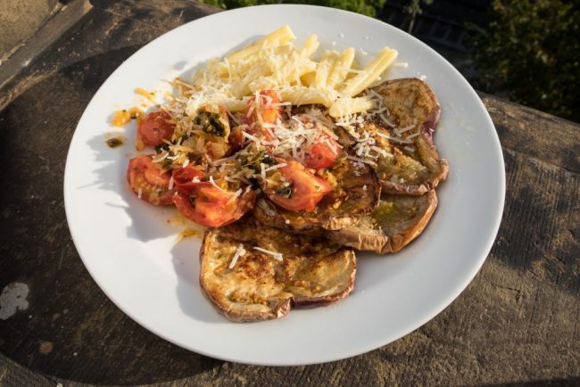 Aubergine mit Oreganotomaten und Parmesan ein vegetarisches Rezept