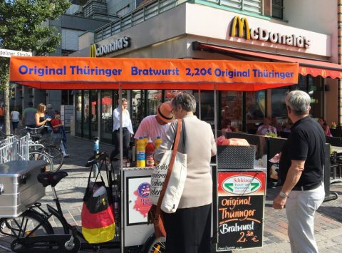 Bratwurst auf der Kröpeliner Straße in Rostock