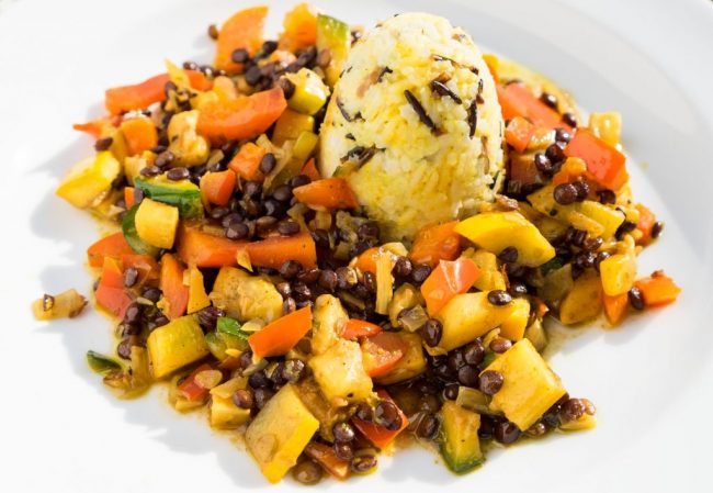 Lustiges Currygemüse mit Reis und Linsen