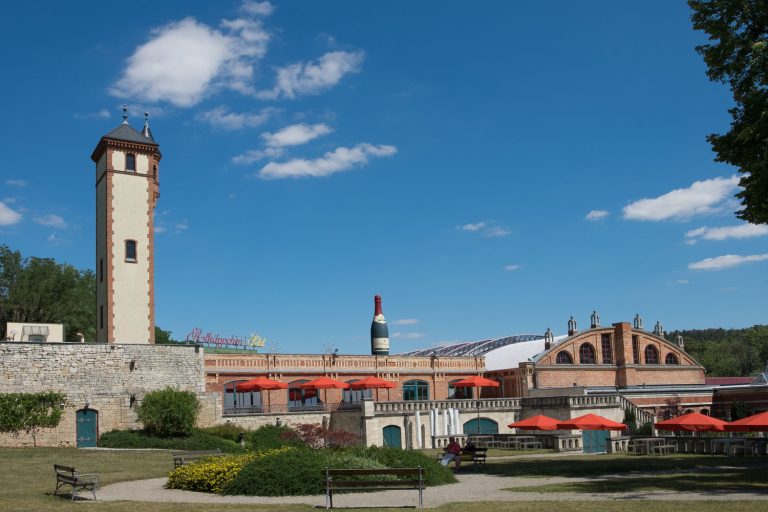 Anlage und Gebäude der Rotkäppchenkellerei