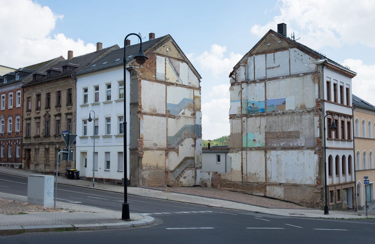 Klagemauern sind auch in Waldheim zu finden. Immer wieder müssen Gebäude beseitigt werden, welche einsturzgefährdet sich. Die Politik schein hilflos und nimmt die Zerstörung hin.