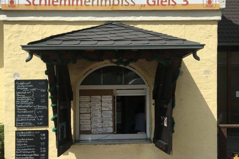 Der Schlemmerimbiss Gleis 3 Döbeln Masten hat ein reichhaltiges Angebot